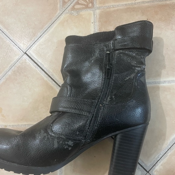 G by GUESS LEATHER ANKLE HEELED BOOTS - Picture 8 of 10